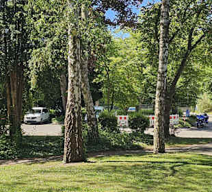 Park zwischen den Parkplätzen