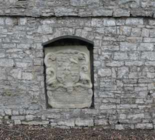 Der Christina-Stein in der Stadtmauer