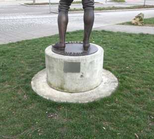 Hölderlin Brunnen und Gedenktafel