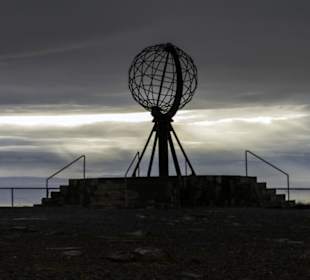 Winstärke 10 - Allein am Nordkapdenkmal!