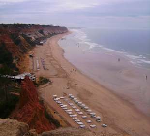 Von Olhos`d Agua zu weiteren Strand linken Seite