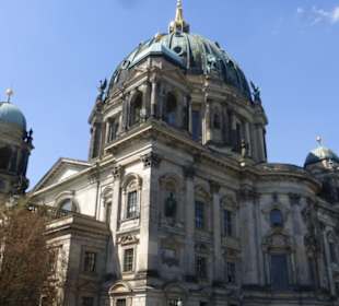 Der Berliner Dom zwischen Spree und Lustgarten