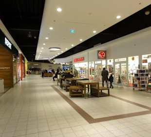 Rundgang durch das Einkaufszentrum Hansa-Carré