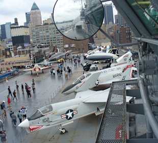 Auf der USS Intrepid