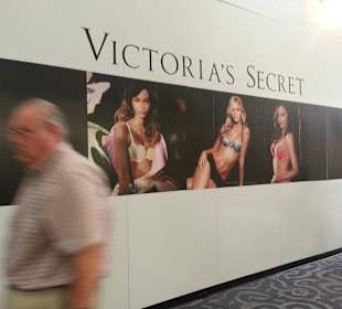 Werbung Victoria's Secret (gibt mehrere VS Shops)
