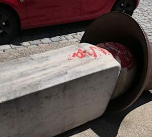 Kunstwerk CONDOM 1987 bei Ruine Katharinenkloster