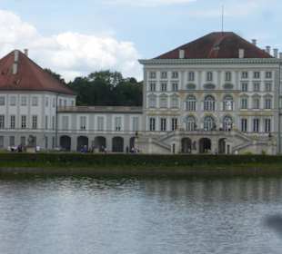 Über die Auffahrtsallee zum Schloss Nymphenburg