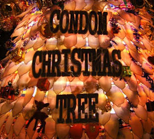 Christbaum aus Kondomen