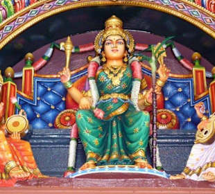 Wunderschöne hinduistische Skulpturen