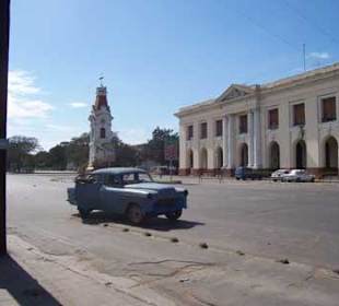 Altes Hafenzollgebäude und Uhrturm