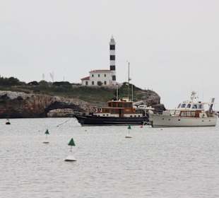 Hafenblick mit Leuchtturm