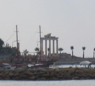 Blick vom Schiff auf Apollo Tempel