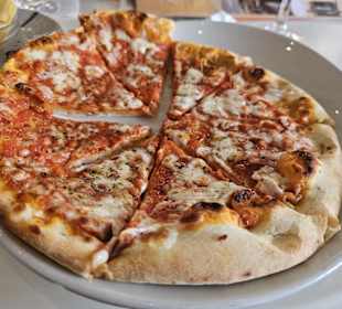 Happpy Hour Pizza