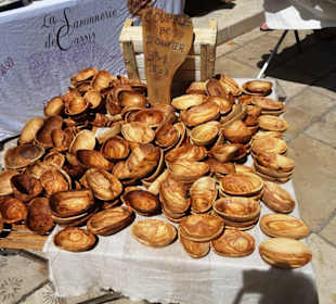 Olivenholzprodukte auf dem Handwerkermarkt