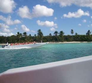 Mit dem Speedboat zur Insel