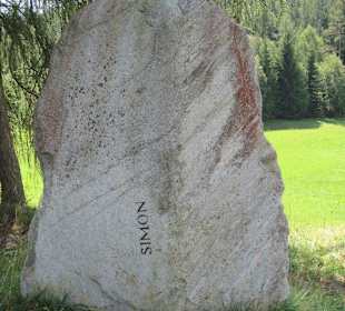 Findlingstein Apostel Simon