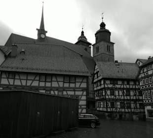 Fachwerkhäuser und Kirche