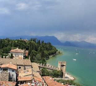 Blick von der Scaligerburg auf Sirmione