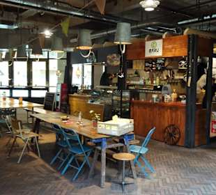 Rundgang durch die Markthalle Acht