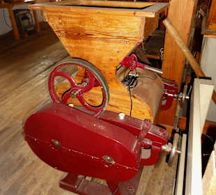 Rundgang durch die Räume der Klostermühle