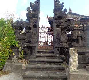 Eingang zum kleinen Tempel