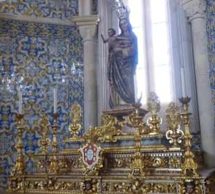 Mariastatue in der Sé von Faro