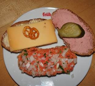 Häppchenteller im Brauhaus Früh am Dom