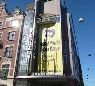 Stockmann obok parku