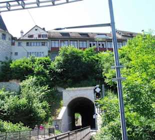 Durch den Schloßberg hindurch