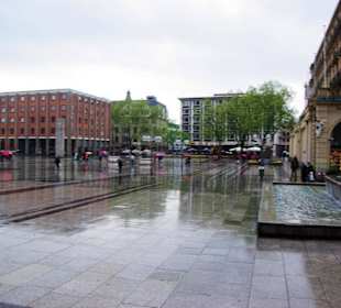Der Domplatz ringsrum