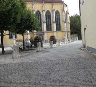 Grablaterne vor der Stadtpfarrkirche