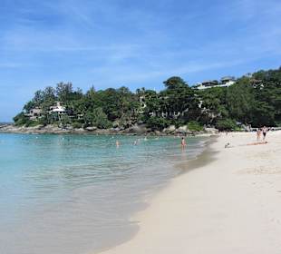 Kata Noi Beach ca. 20 Minuten per Taxi