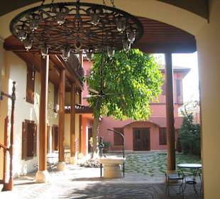 Idyllischer Innenhof in Antalyas Altstadt