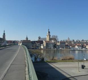 Blick von der Alten Mainbrücke auf Kitzingen