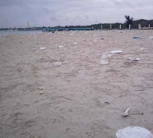 "Weißer karibischer" Strand von Boca Chica