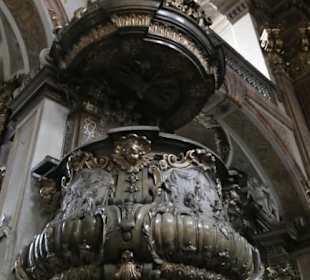 Namen-Jesu-Kirche Kanzel