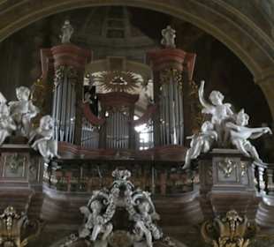 Namen-Jesu-Kirche Orgel auf der Empore
