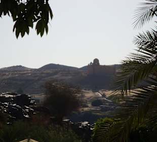 Vom südlichen Ende der Insel, das Mausoleum Aga Kh