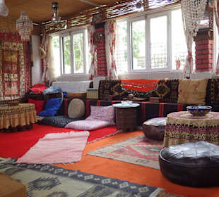 Im Laden an der Hauptstraße auf ein Tee