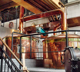 Braukessel im Eingangsbereich