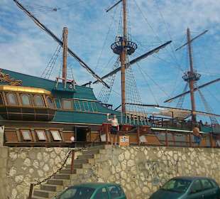 Statek na plaży w Warnie