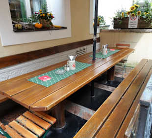 Plätze auf der Terrasse vor dem Gasthaus