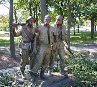 Three Servicemen Statue