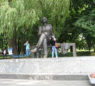 Maksim Gorky-Statue