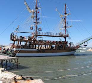 Unser Piratenschiff im Hafen von Evrenseki