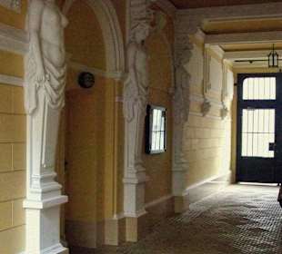 Wejście do kamienicy przy ul. Marszałkowskiej