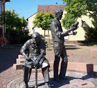 Schuhmacherdenkmal in der Ortsmitte