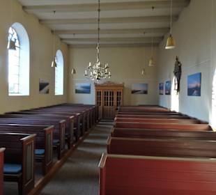 Blick vom Altar in das Kirchenschiff