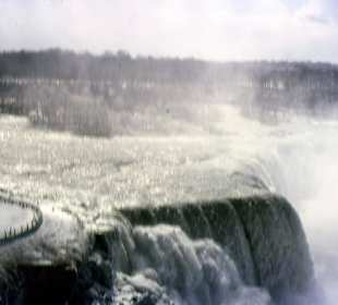 Die Niagara-Fälle im Winter