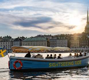 Sightseeing Ride Boots vor der Altstadt